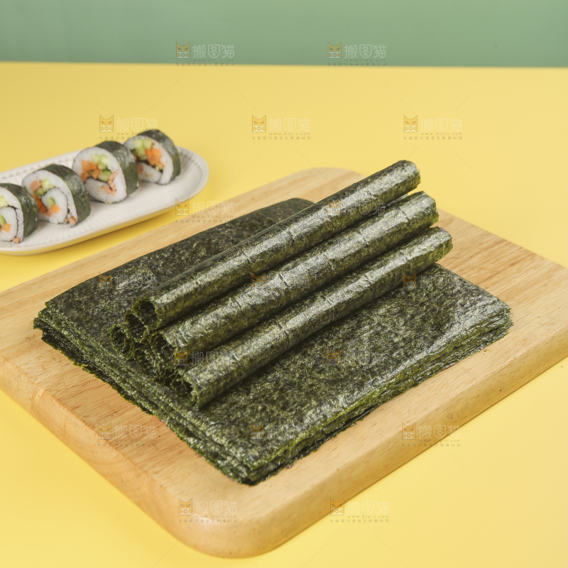 浅底上的海苔卷