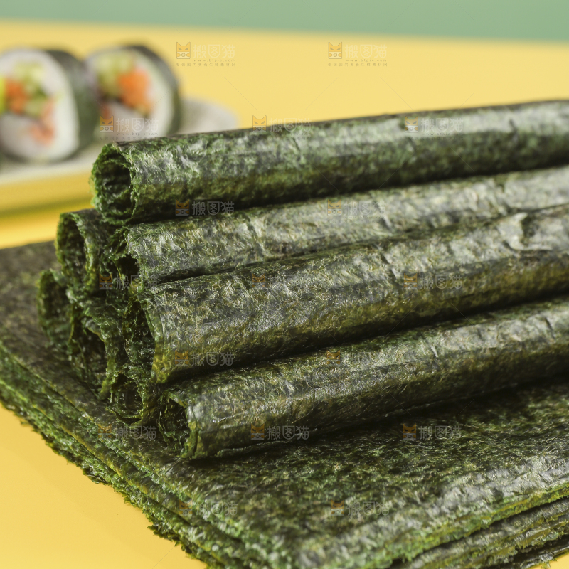 浅底上的海苔卷