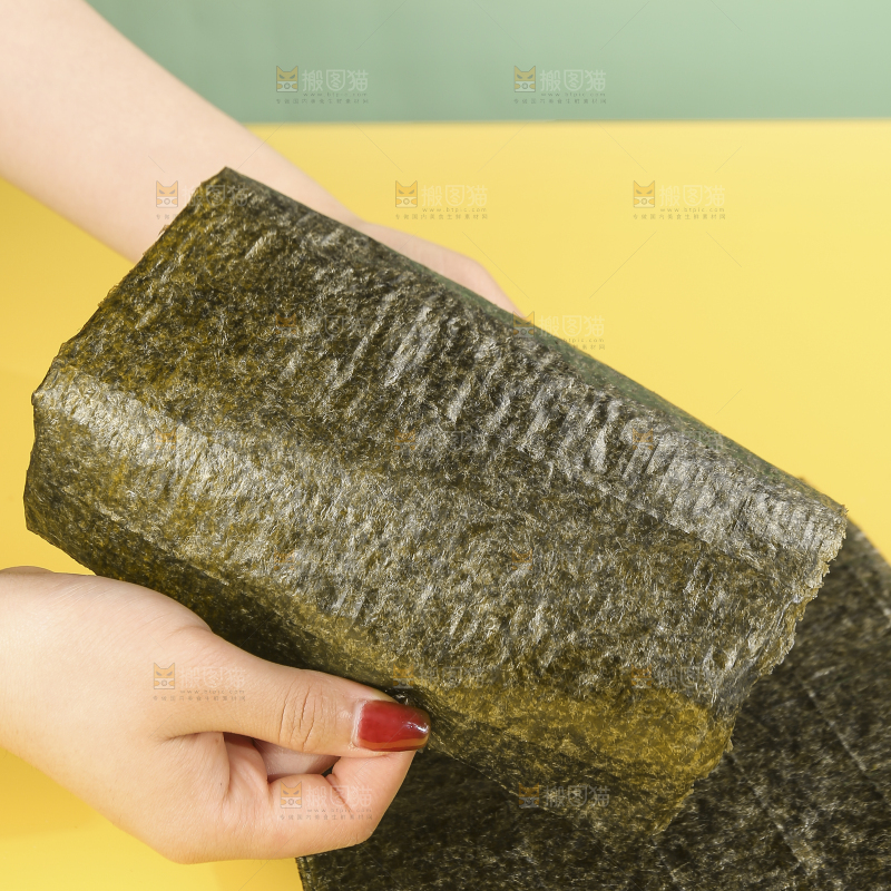 浅底上的海苔卷