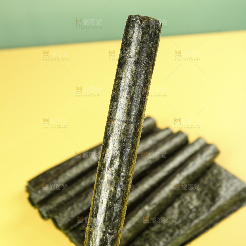 浅底上的海苔卷