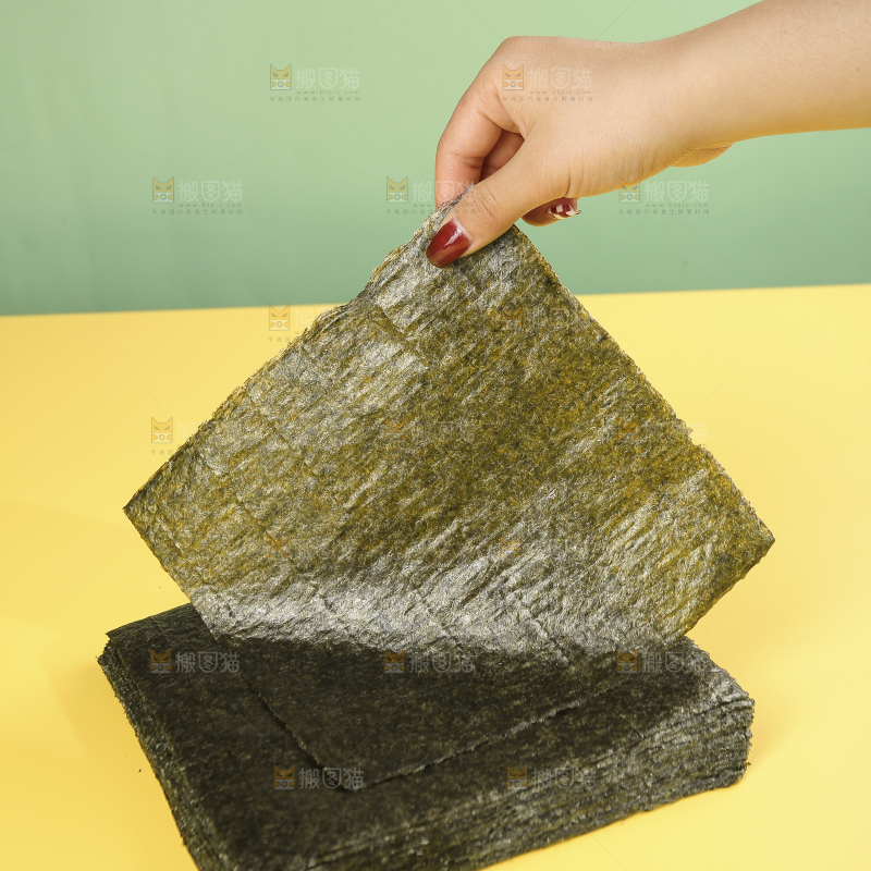 浅底上的海苔卷
