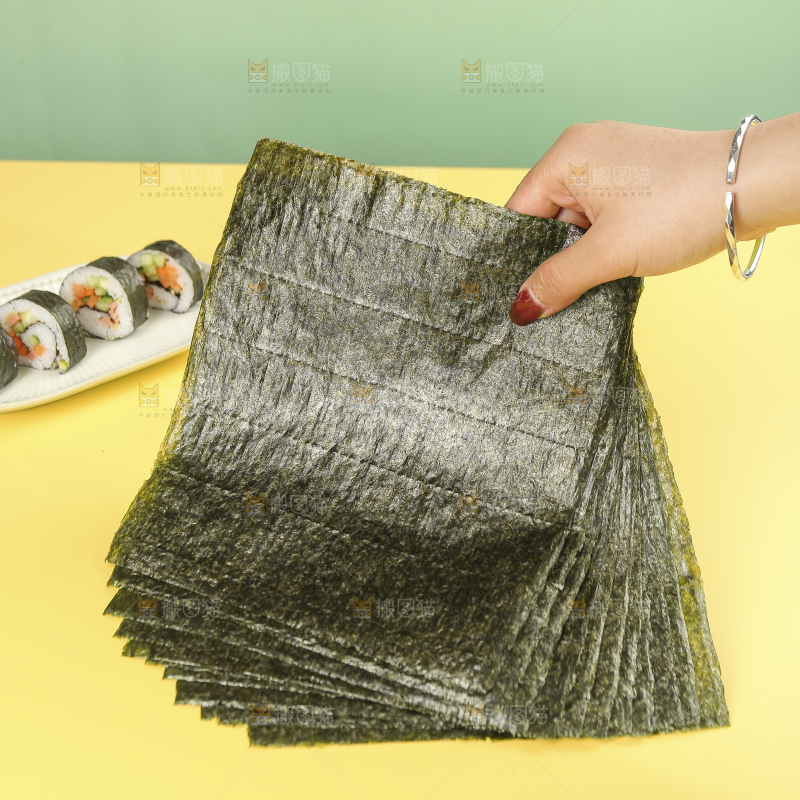 浅底上的海苔卷