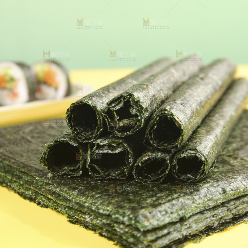 浅底上的海苔卷