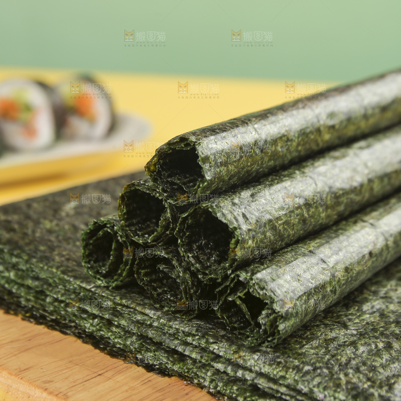 浅底上的海苔卷