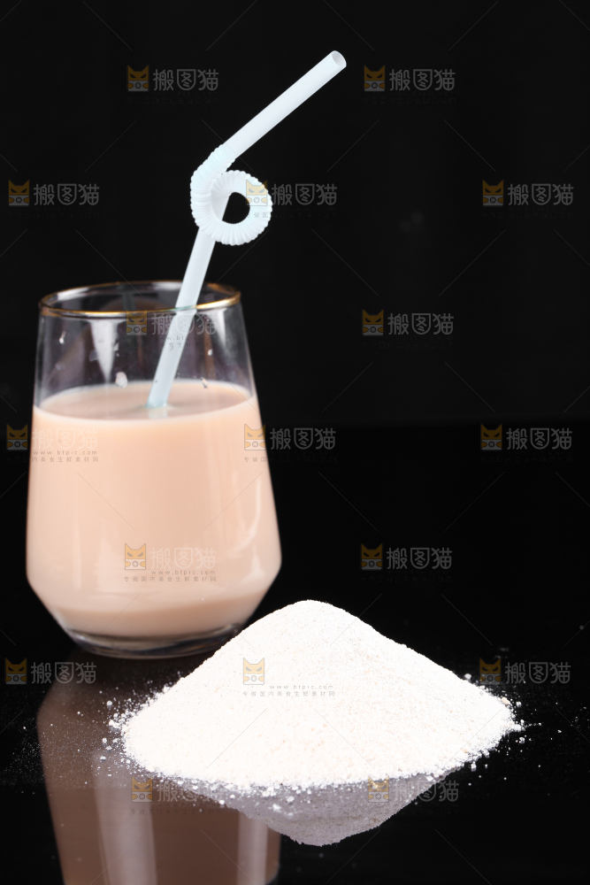 黑底上的奶茶粉