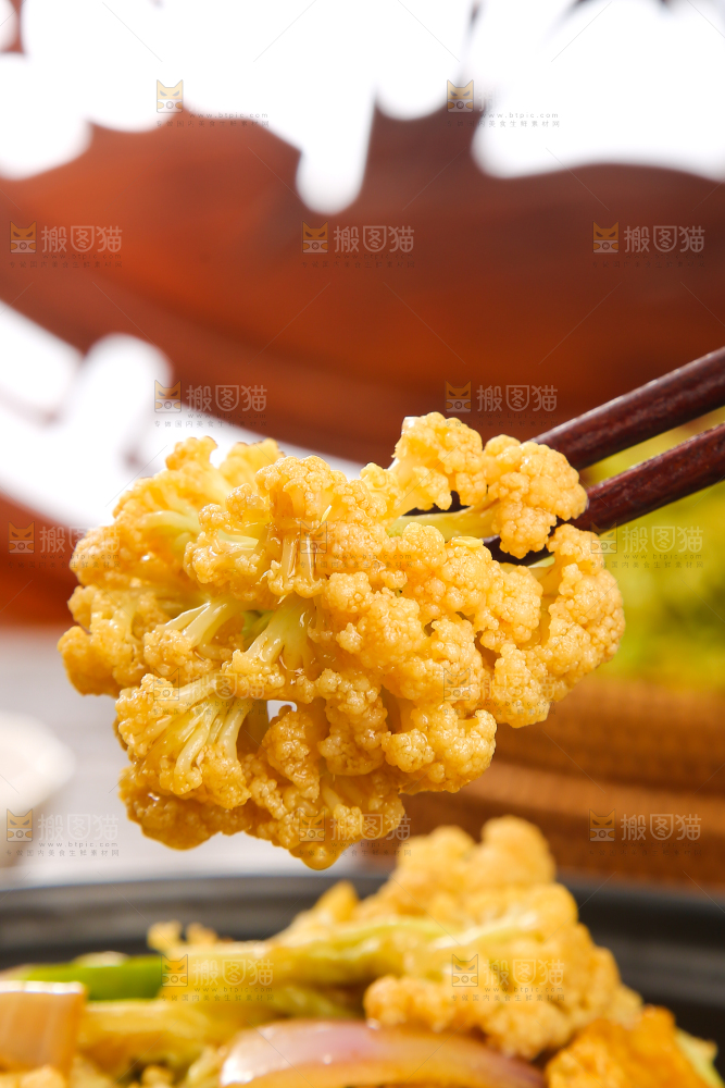 木底上的干花菜炒肉