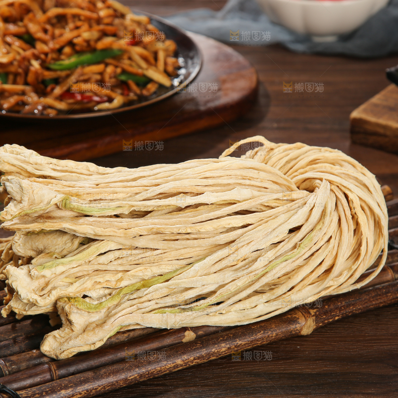 木底上的干萝卜条