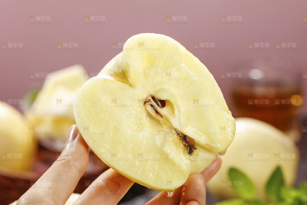 深底上的奶油富士