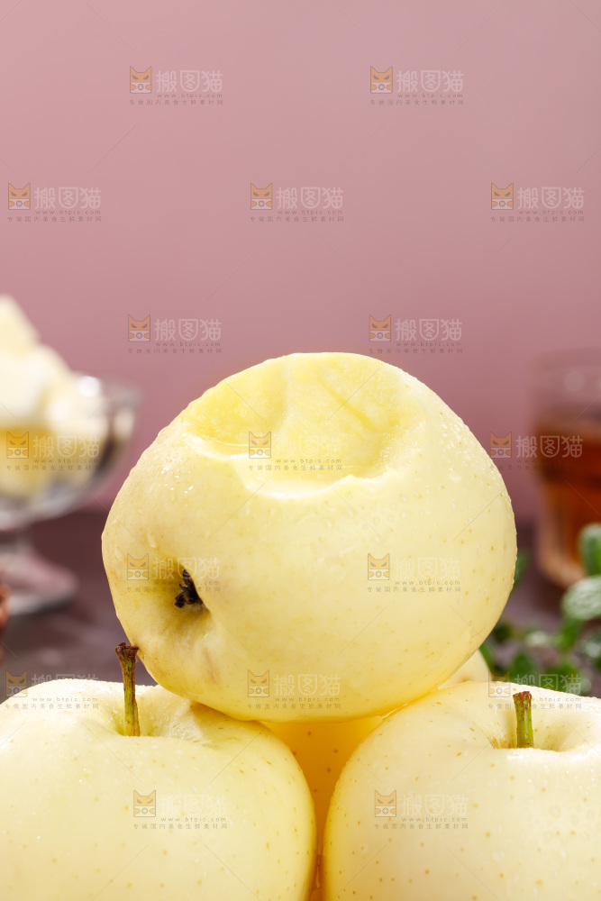 深底上的奶油富士
