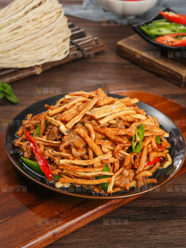 木底上的萝卜条炒肉丝
