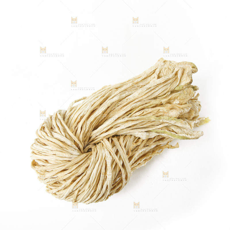 白底上的干萝卜条