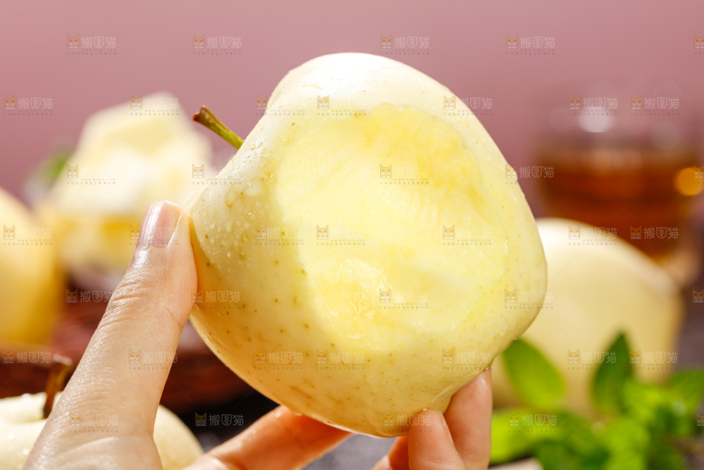 深底上的奶油富士