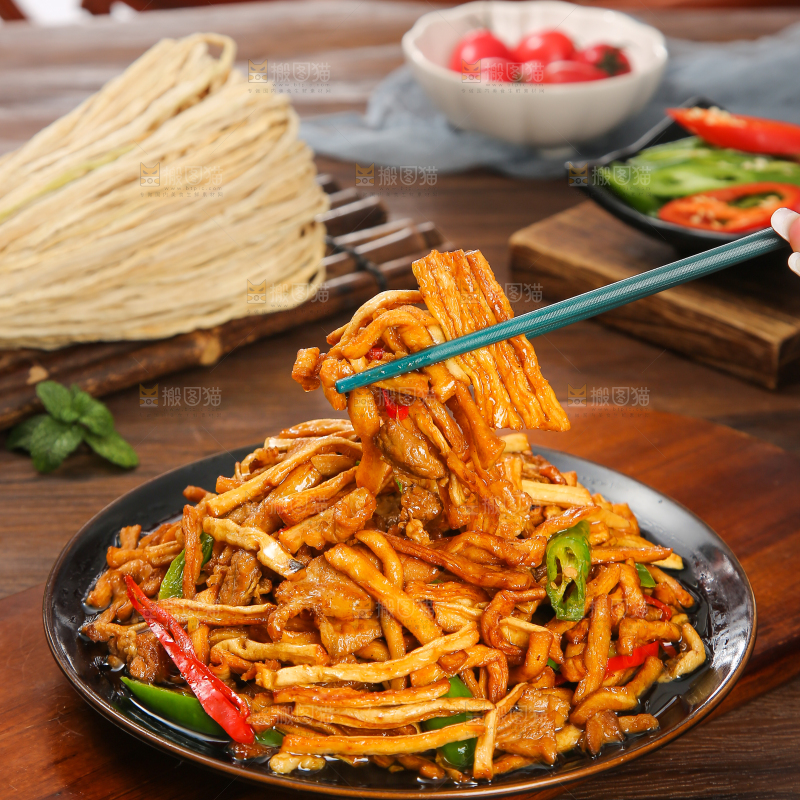 木底上的萝卜条炒肉丝