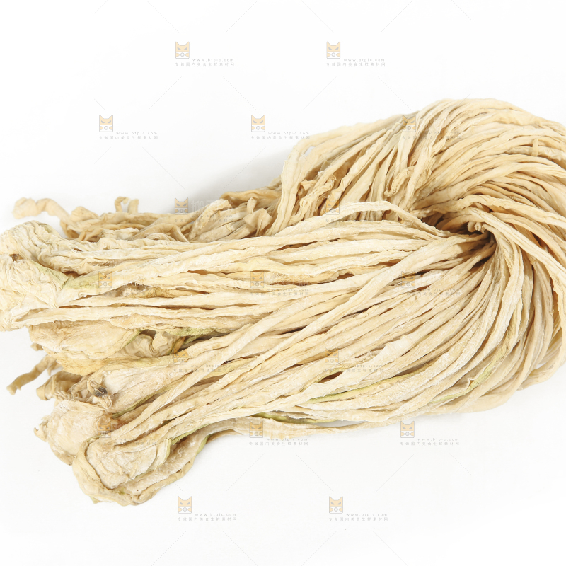 白底上的干萝卜条