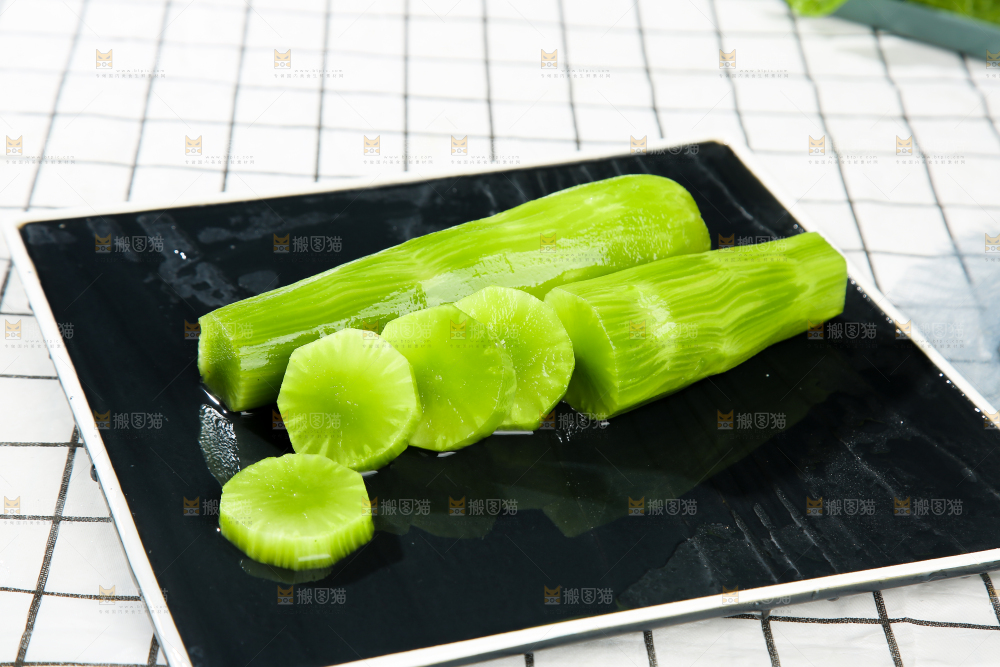 浅底上的莴笋