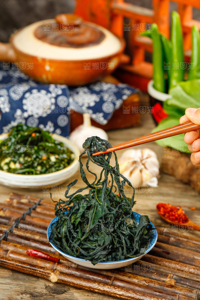 深底上的裙带菜