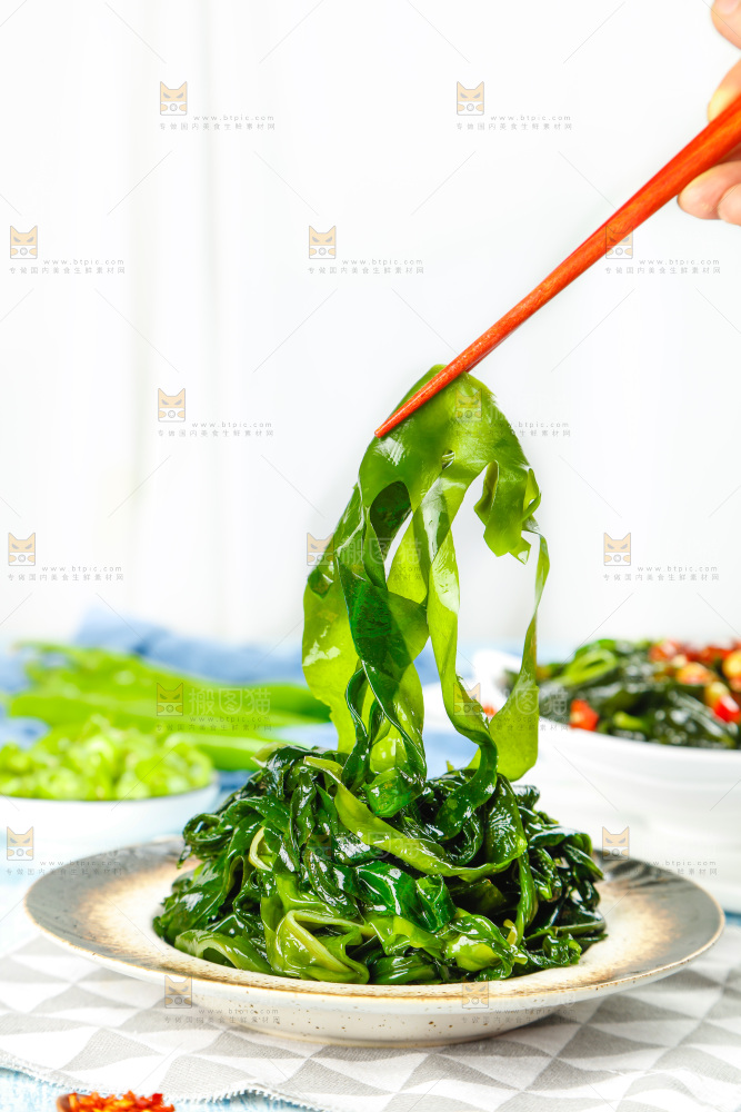 浅底上的裙带菜