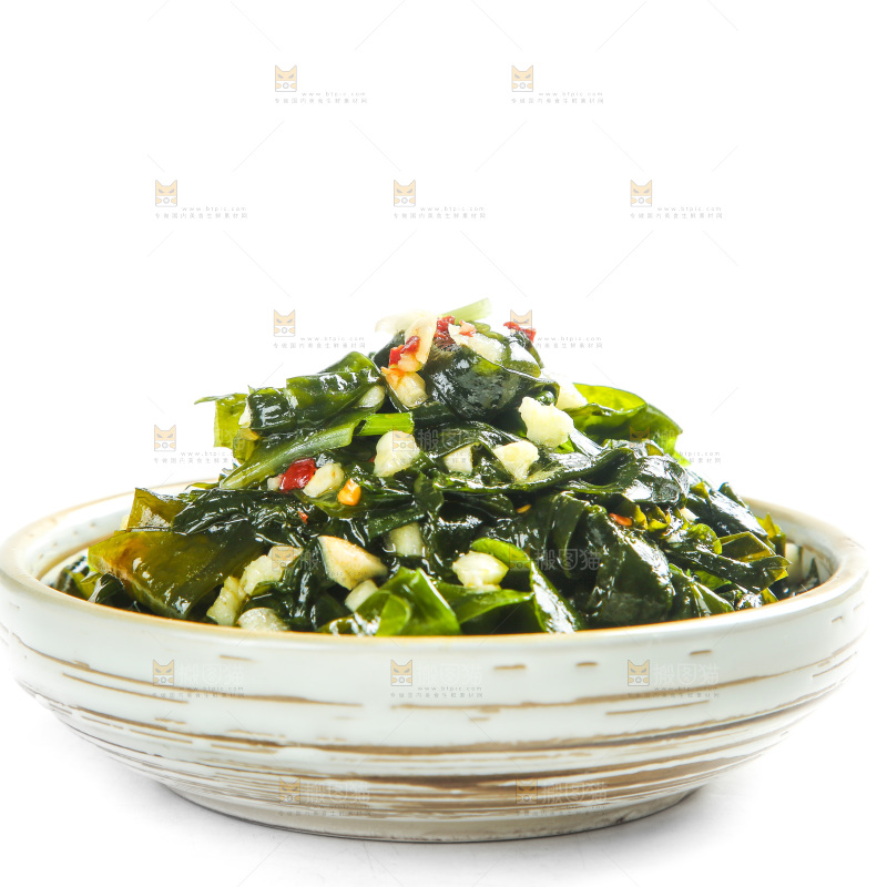 盘子里的凉拌裙带菜