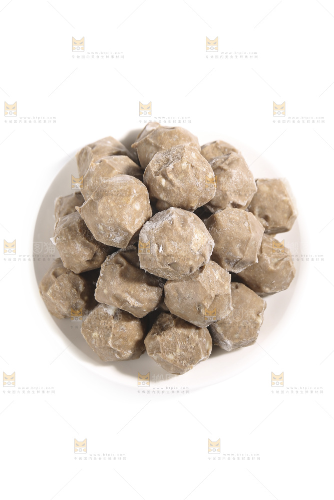 白底上的牛肉丸