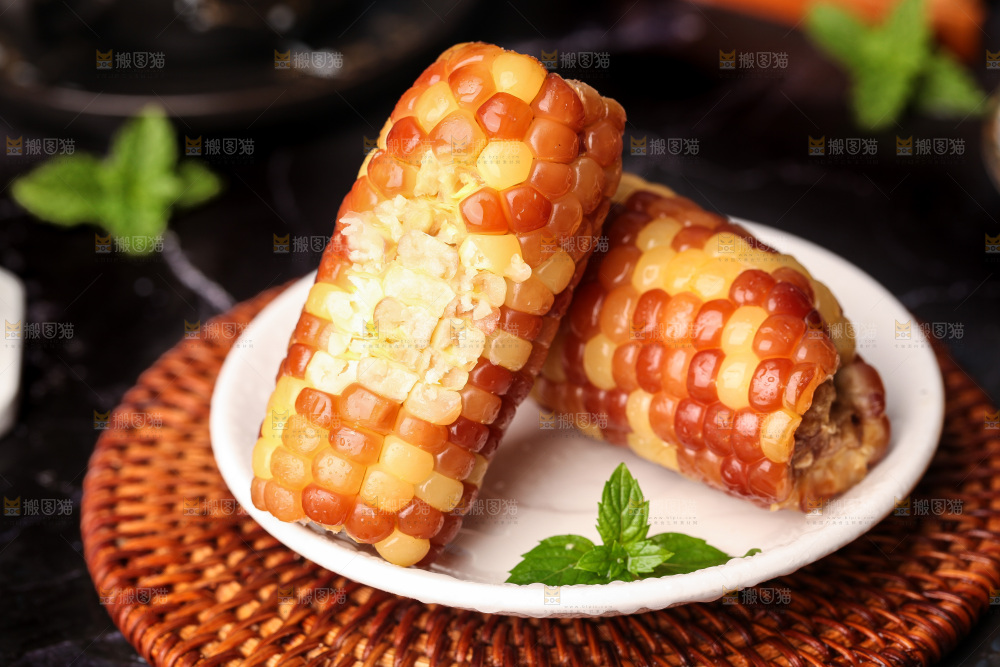 深底上的小花糯玉米