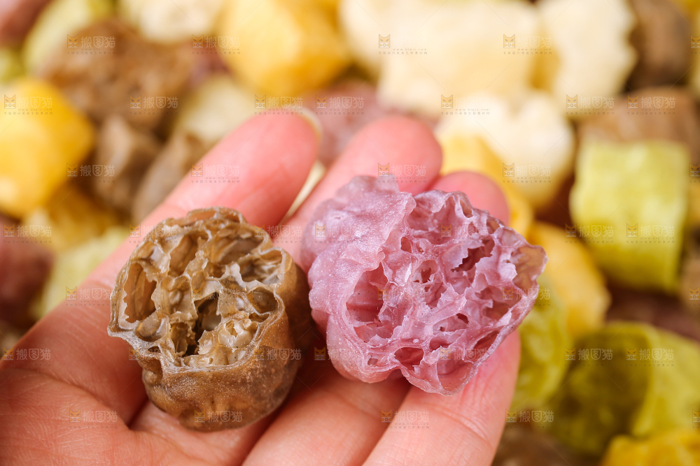 深底上的蔬菜面藕