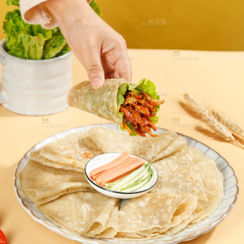 浅底上的荞麦卷饼