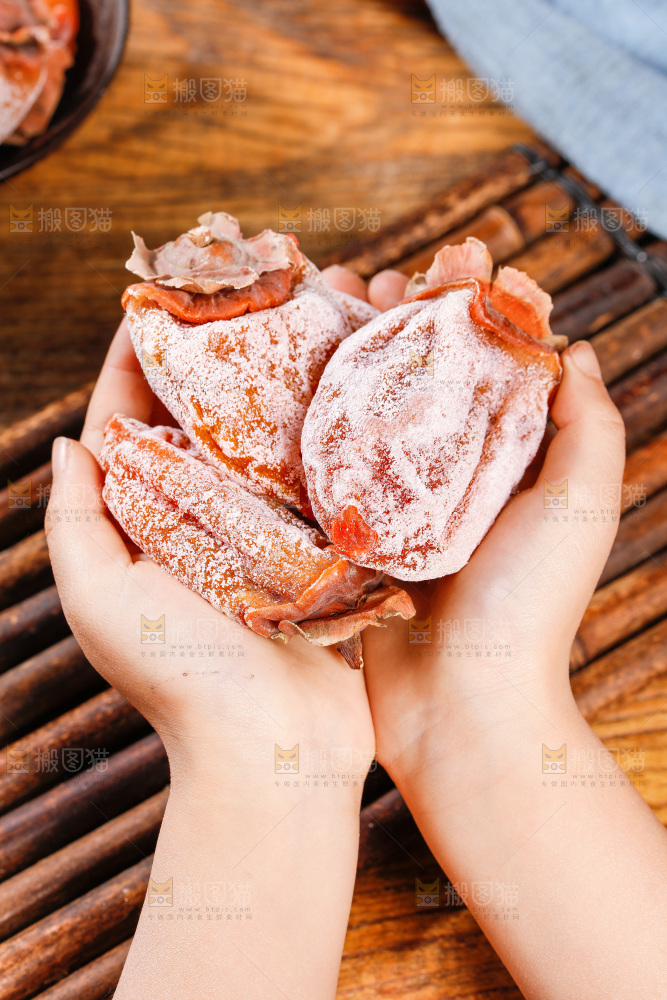 深底上的吊柿饼