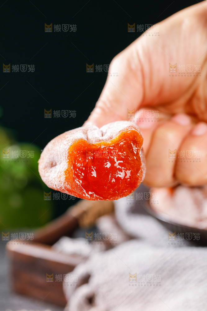 深底上的吊柿饼
