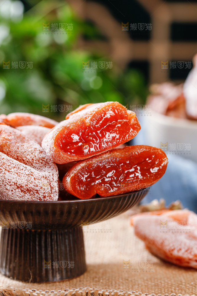 深底上的吊柿饼