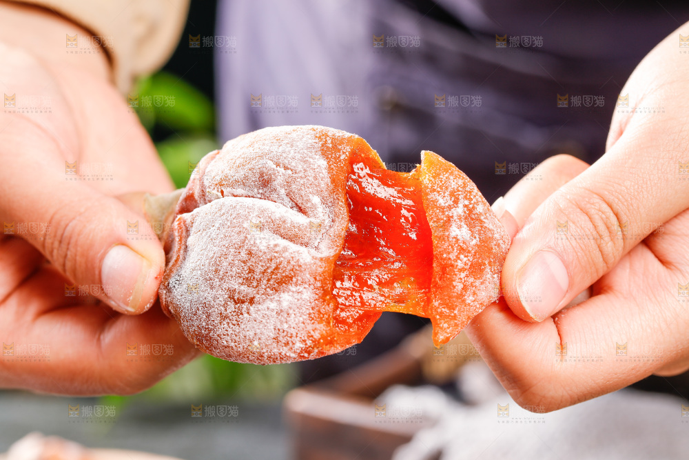深底上的吊柿饼