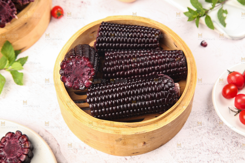 浅底上的黑糯玉米