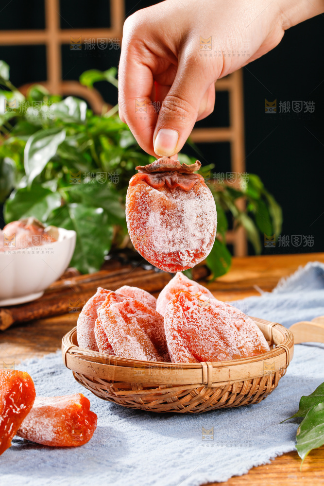 深底上的吊柿饼