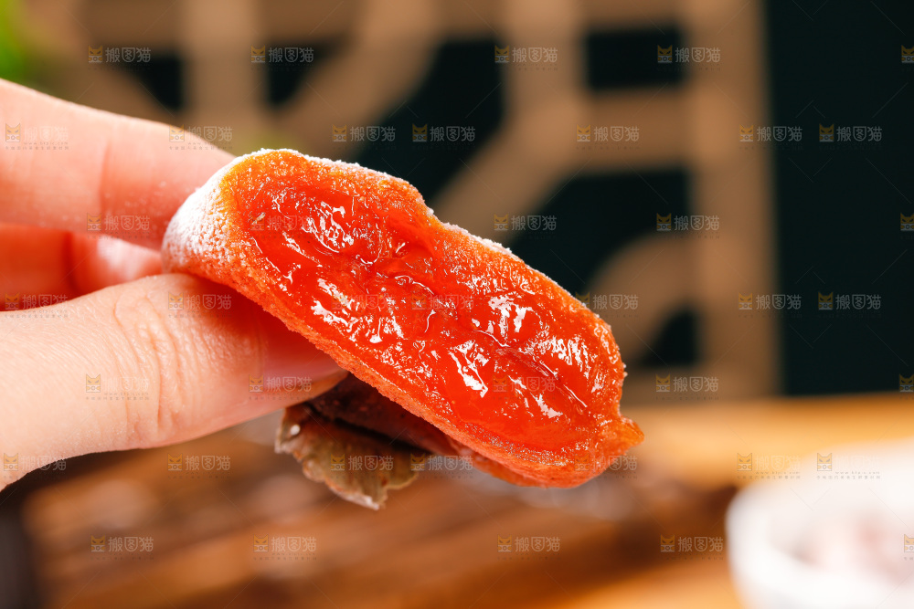 深底上的吊柿饼