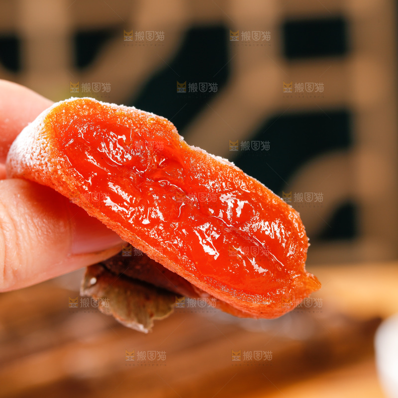 深底上的吊柿饼