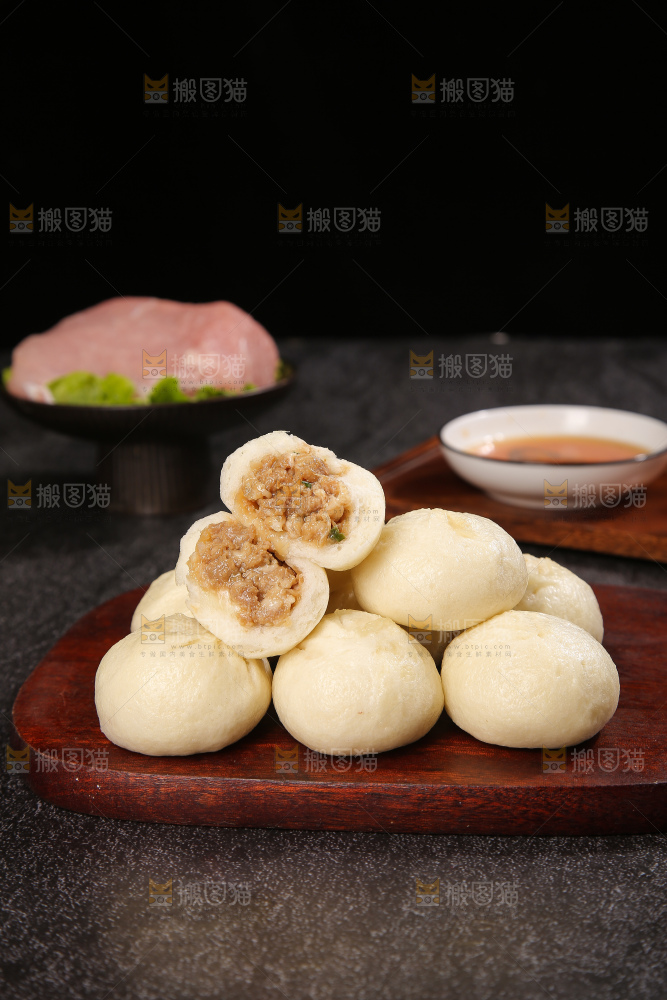 深底上的发面小笼包子