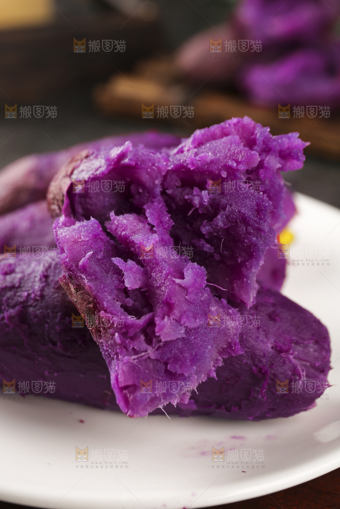 深底上的新鲜紫薯