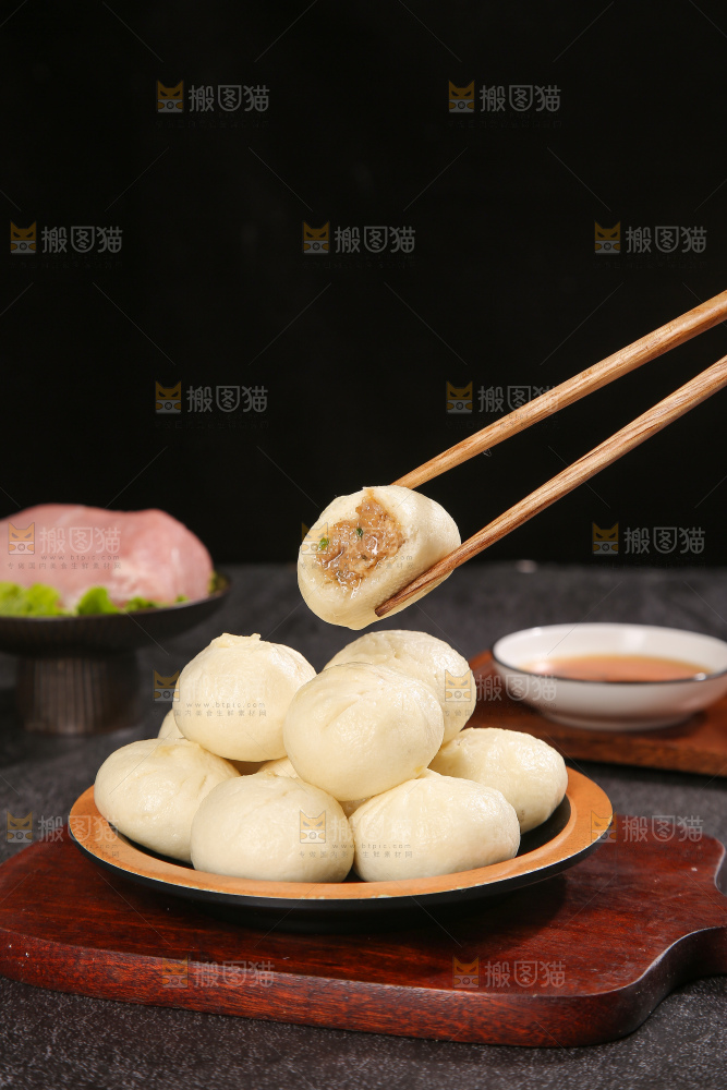 深底上的发面小笼包子