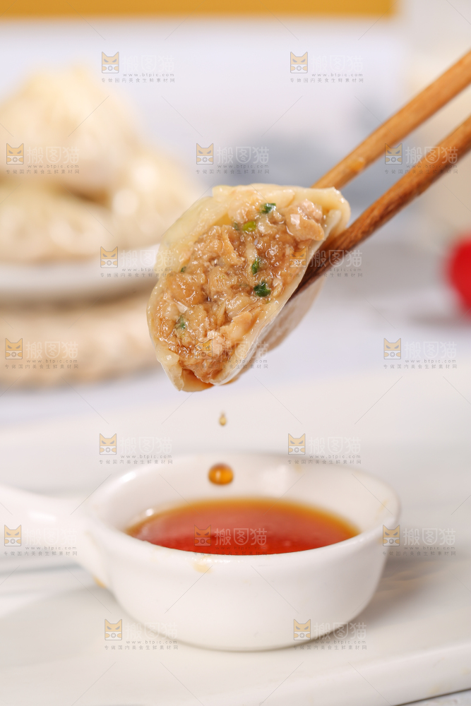 浅底上的薄皮小笼包