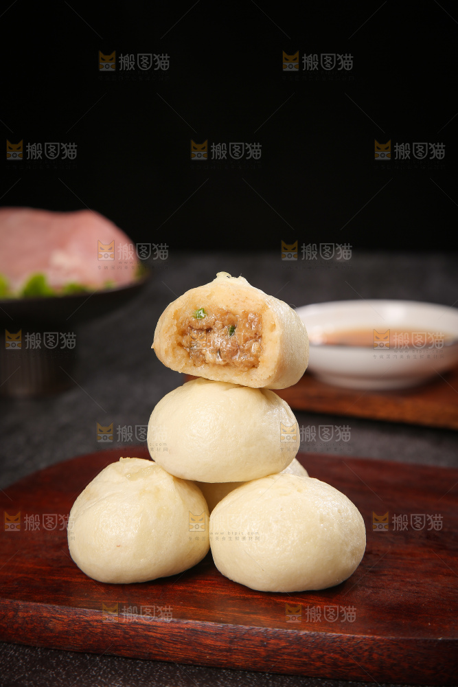 深底上的发面小笼包子