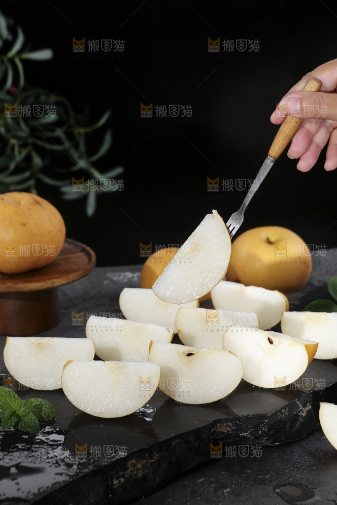 深底上放着的秋月梨