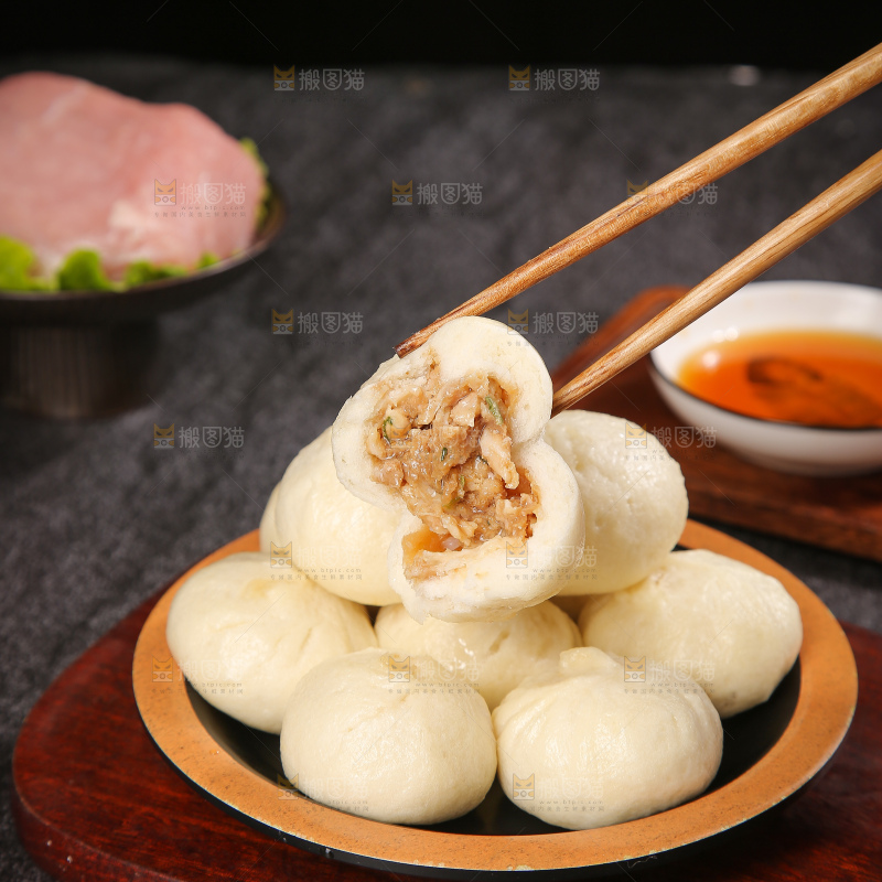 深底上的发面小笼包子