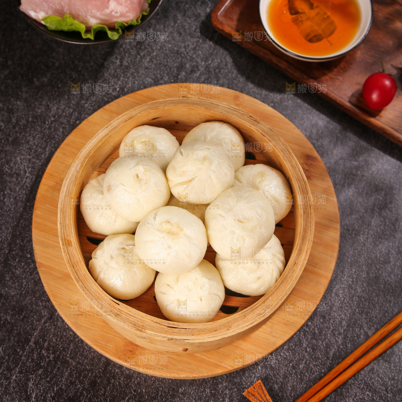 深底上的发面小笼包子