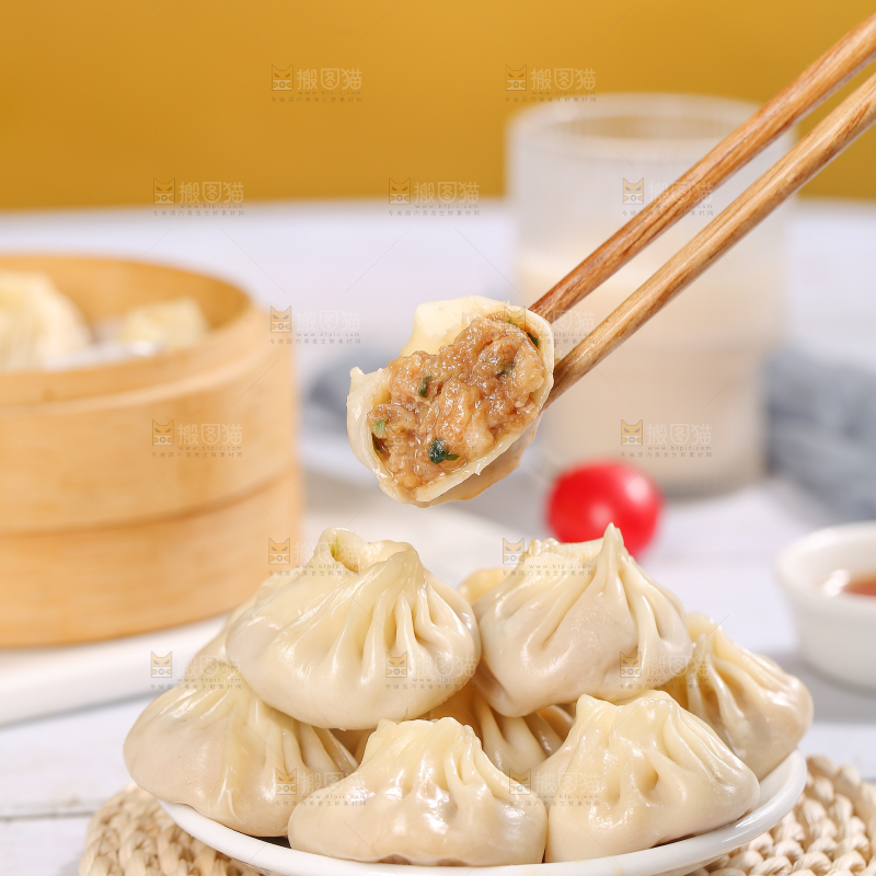 浅底上的薄皮小笼包