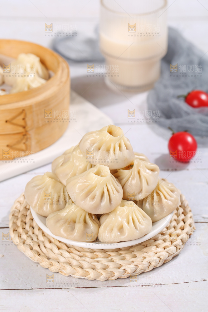浅底上的薄皮小笼包