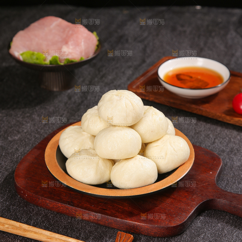 深底上的发面小笼包子