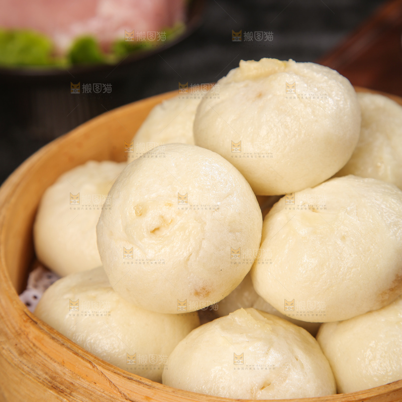 深底上的发面小笼包子
