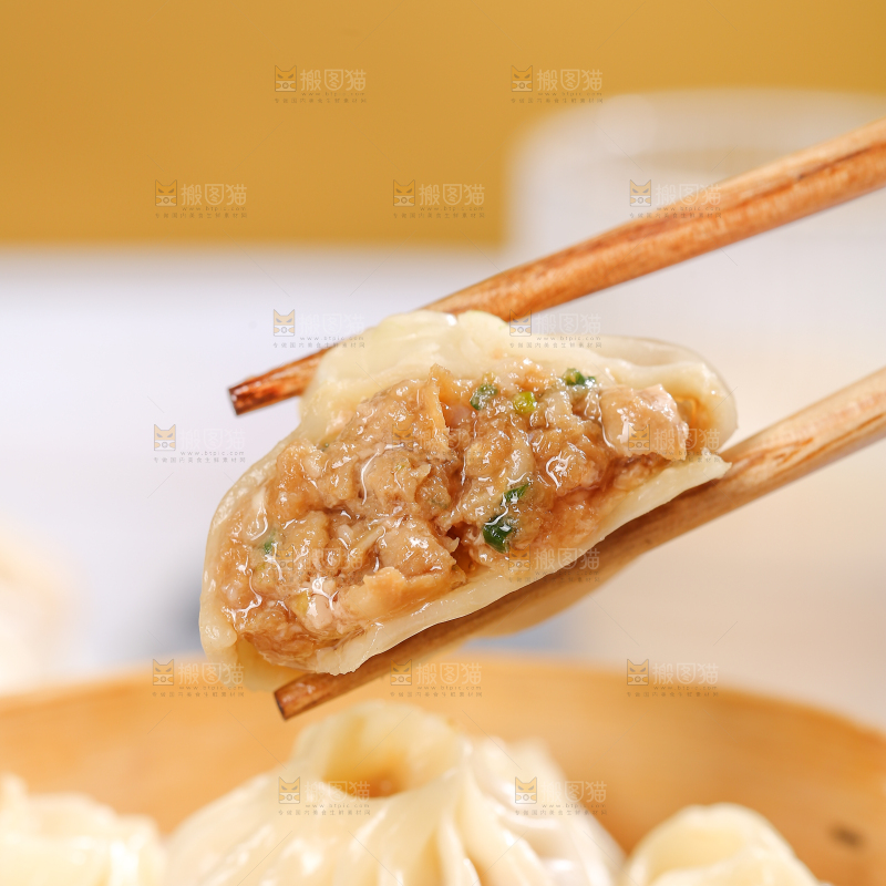 浅底上的薄皮小笼包