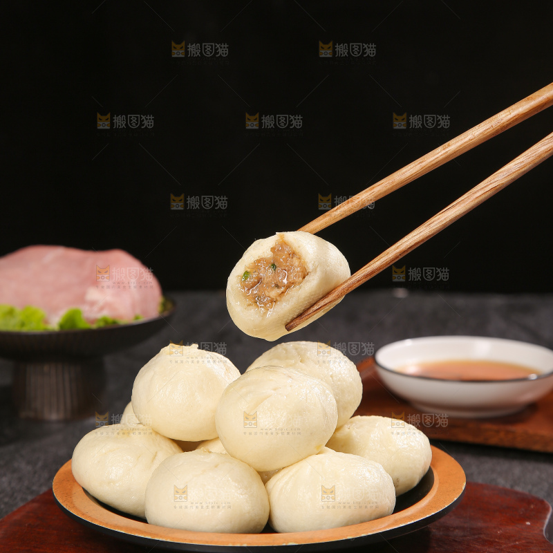 深底上的发面小笼包子