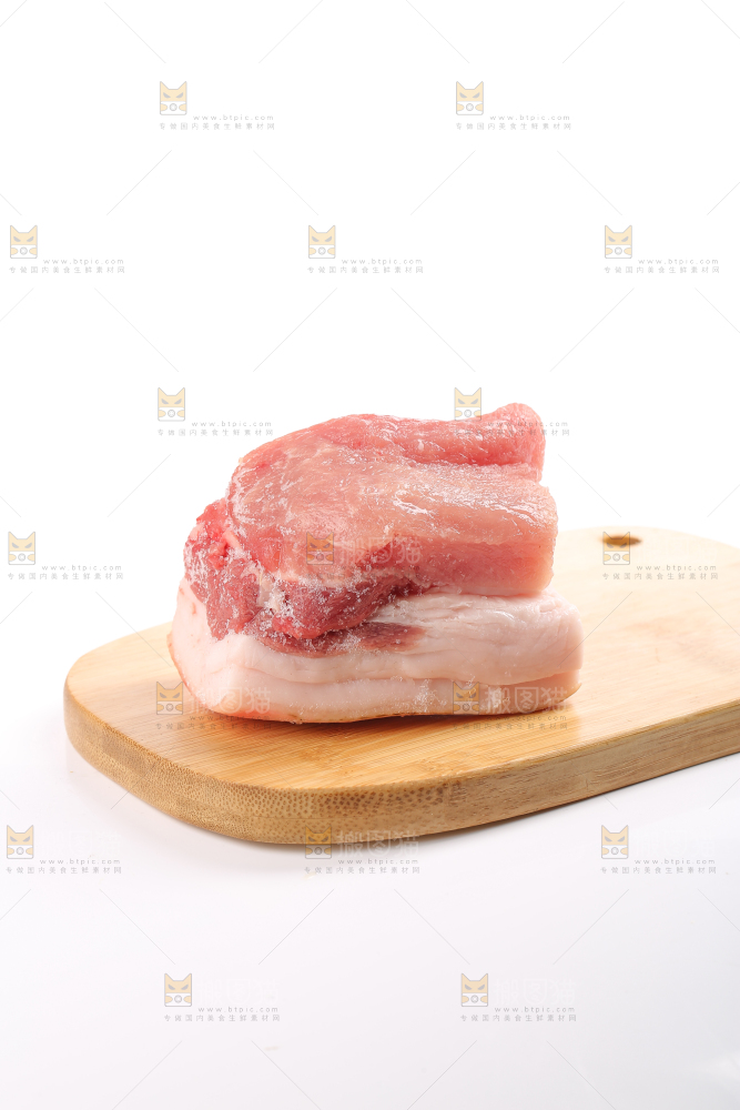 浅底上的五花肉