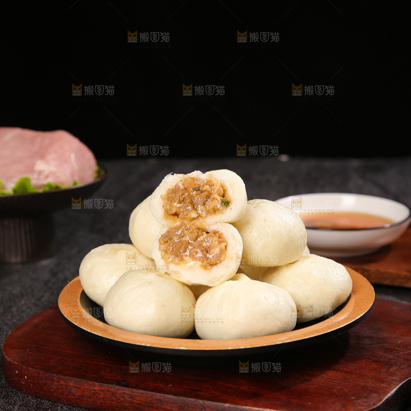 深底上的发面小笼包子